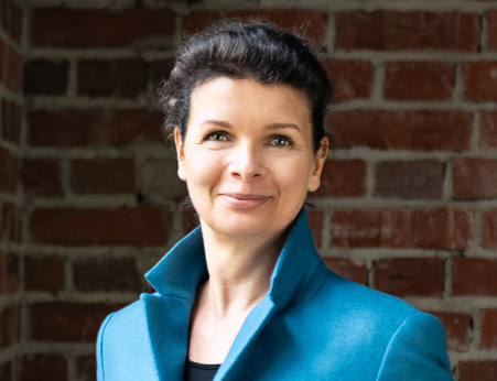 Dr. Elena Wiezorek